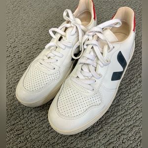 Veja women’s 9 white leather sneakers